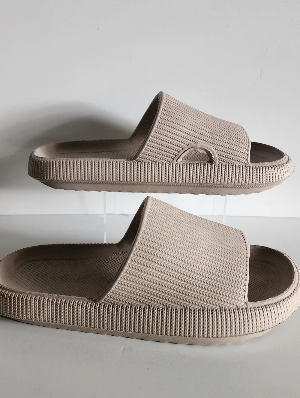 Women's US 9/EU 40 Thick Sole Beige Cloud Slides NWOT